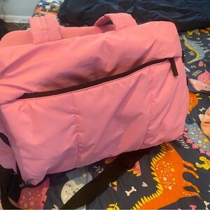 Luka duffel in bubblegum pink